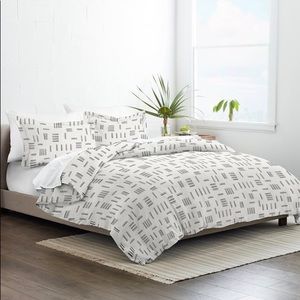 NWT Gray And White Geo Dash Duvet 3 Piece Set